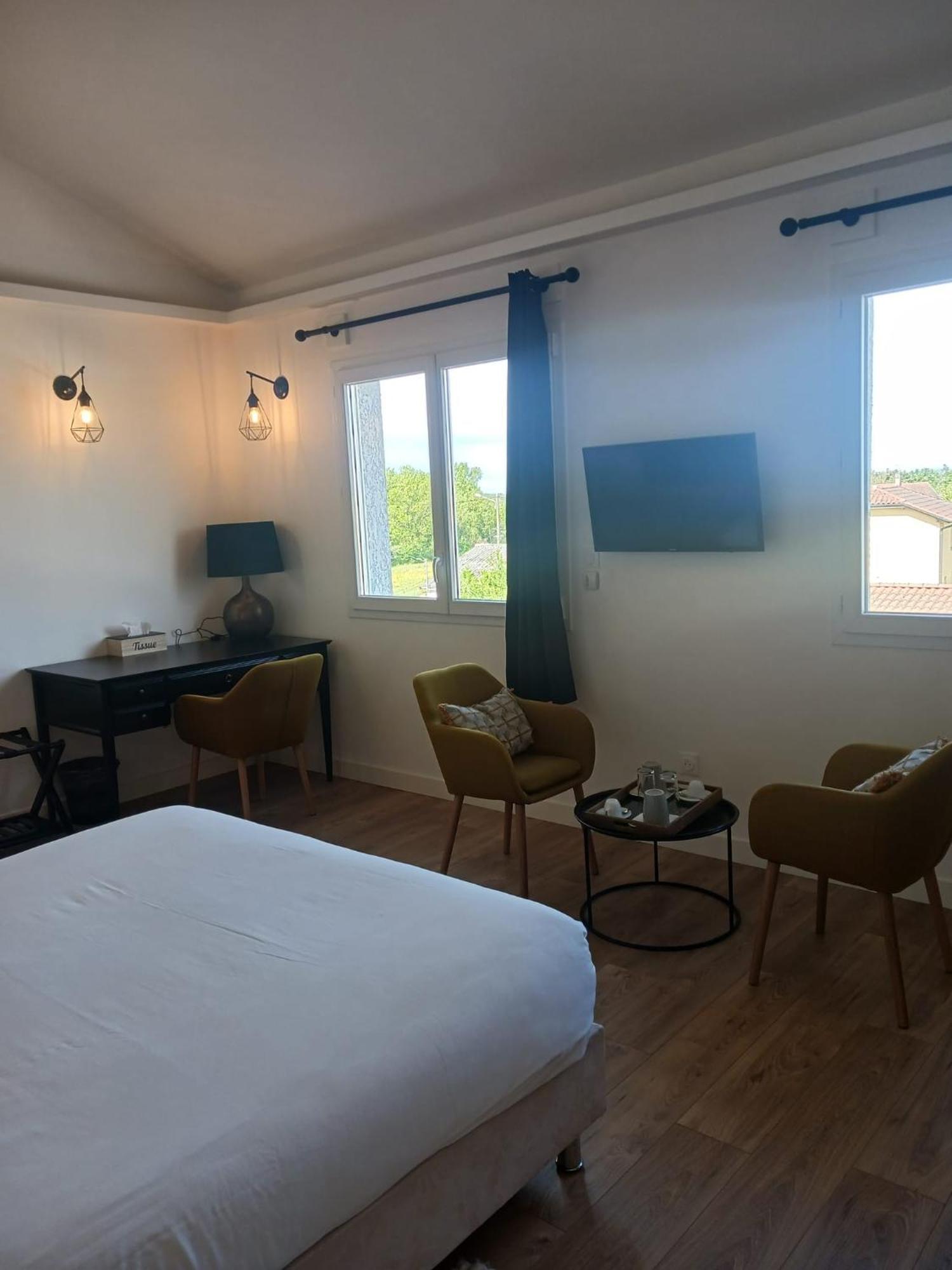 Hotel Merion Villars-les-Dombes Esterno foto